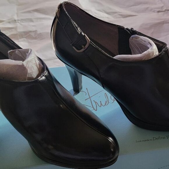 Life Stride Women's Shoes/Boot Style, size 8, in black - Never Worn/Original Box - Picture 3 of 6